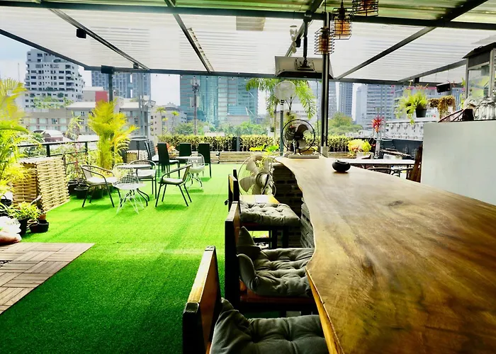 Hash With Unique Chill Design At Silom Soi 3