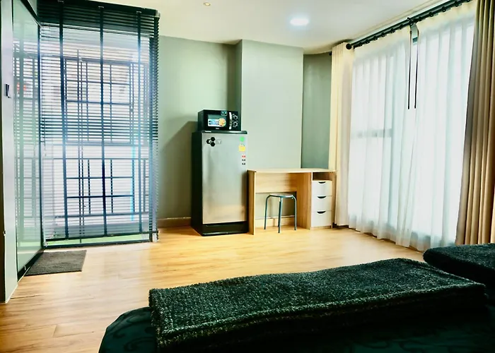 Hash With Unique Chill Design At Silom Soi 3 Bangkok